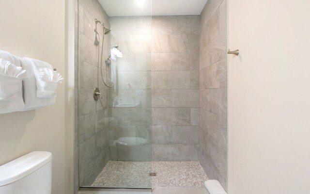 Mardi Gras Suites NOLA's 4BR Elegance