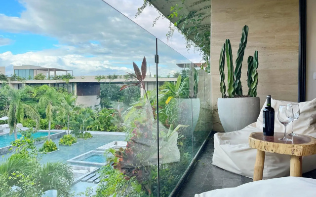 Mistiq Luxury Condo