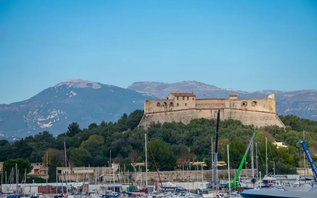 Apartment in Antibes Near Sandy Beaches