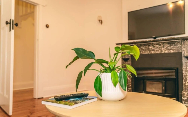 Treasure on Bagot-Free Wifi/Netflix-Close to CBD