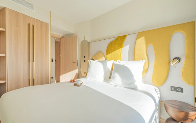 Yuna Porte Maillot - ApartHotel
