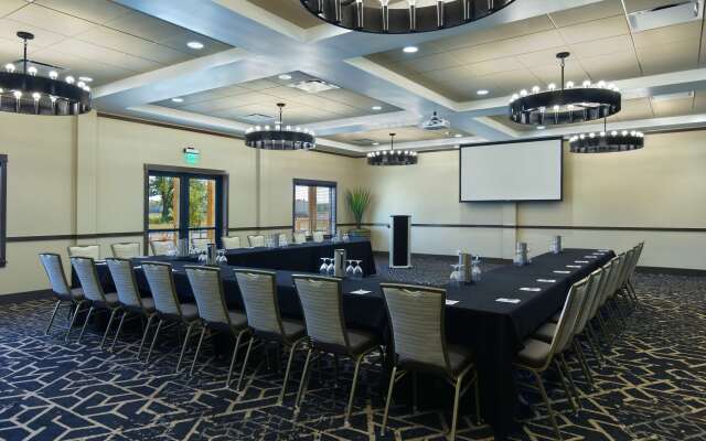 Oxford Suites Sonoma County