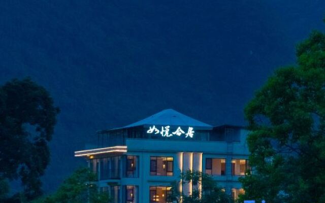 Ruyueheju Villa(Yangshuo Yulonghe Eternal Love Store)