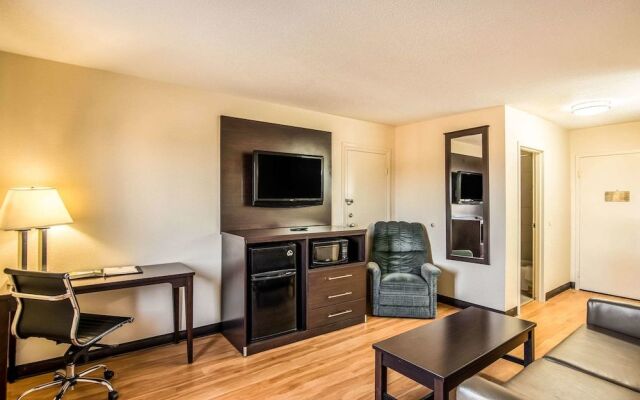 Colby Inn and Suites