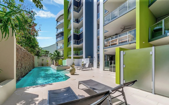 Luxury Cairns Stay with Pool and BBQ