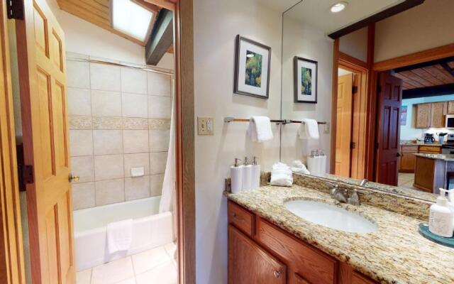 Laurelwood Condominiums Studio Premier Unit 413