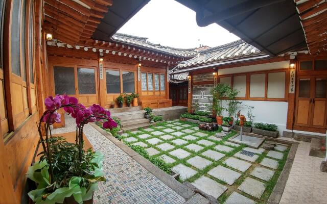 Bukchon Sarangchae Hanok Guesthouse