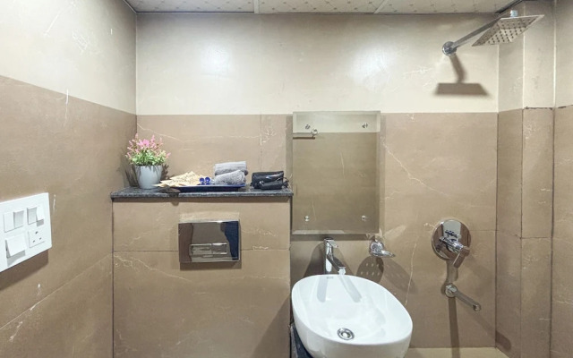Housr 1 RK Apartment Sec 28 Gurgaon Mega