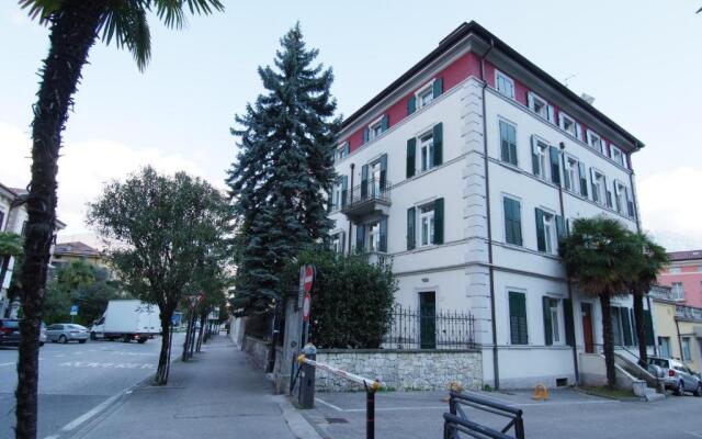 White Residence Apartment