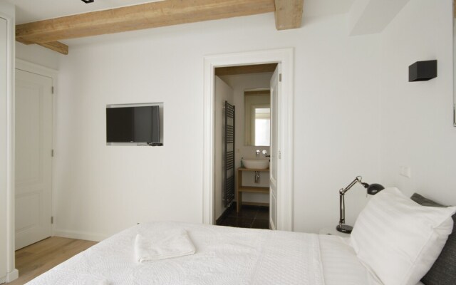 Modern & Luxurious 2 Bedroom Apartment