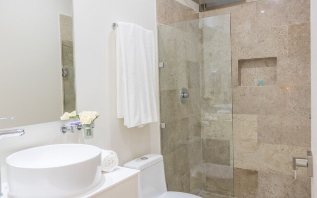 Brava Towers 101 Swim up By Lockey