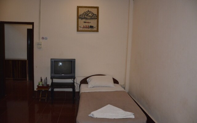Mao Phasok Riverside Guesthouse