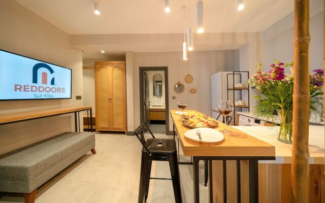 Reddoors Suites Sea View