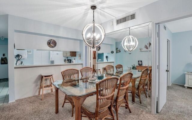 Relaxing Condo With two Pools and Steps to Beach