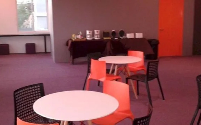 SKYPOD Hostel