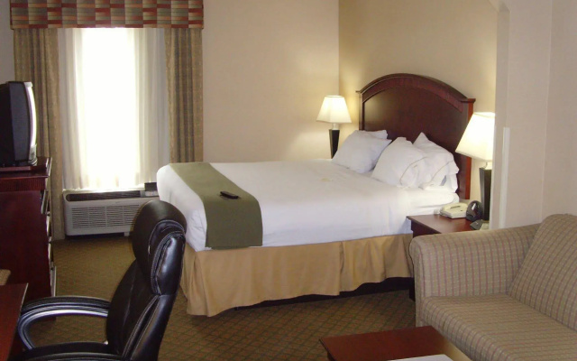 Holiday Inn Express Hotel & Suites Bentonville by IHG