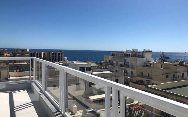 3 Luxury Sea View 2 Bed Apartment Close To Beach