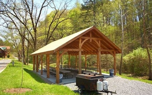 Hidden Treasures 3 Bedroom Cabin
