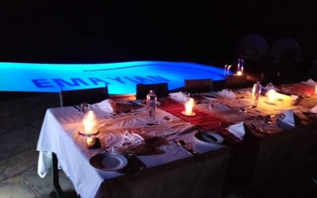 Emayian Luxury Camp