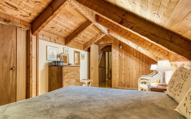 Valhalla - Private Rustic Getaway 2 Bedroom Cabin by RedAwning