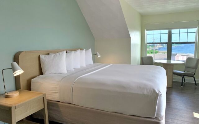 Quality Inn & Suites Atlantic Beach Hotel