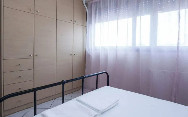 Elegant Spacious 2 Bd Apt in Petralona