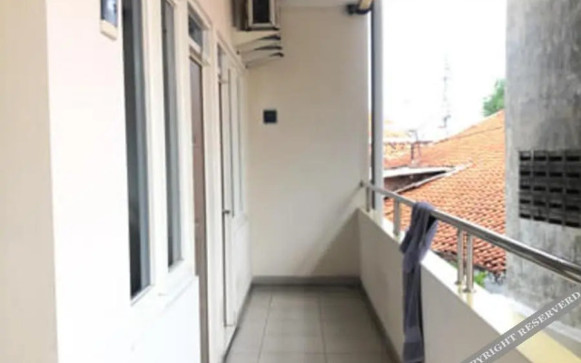 Simple Room at Kost Harian 45