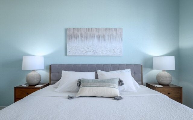 Penthouse Gem 3 Bedroom Condo by Redawning