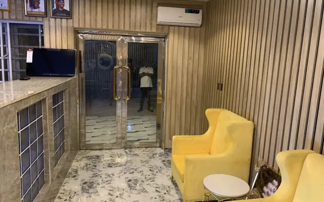 Jf Royal Hotel & Suites