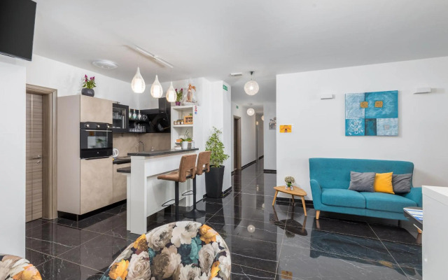 Marine Lux apartments