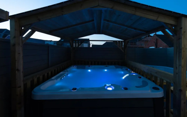 The Bells HOT TUB on Private Terrace Apartments