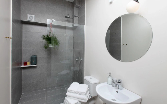 The Marble Suites, PLAKA
