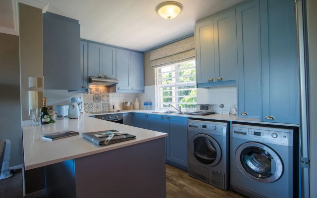 dk villas 1 Harbour View Hout Bay
