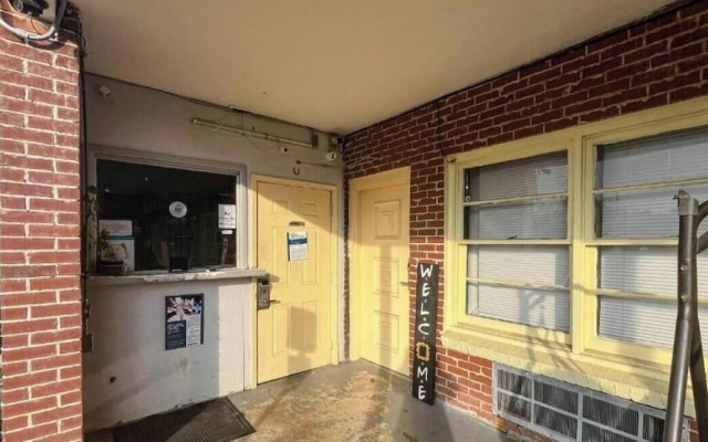 Studio 6 Suites – Albany, GA
