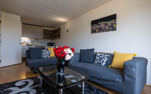 Beautiful and Spacious 2-bed Apartment in London