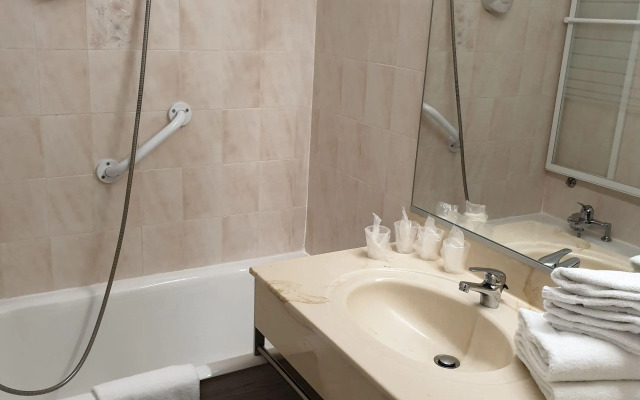 Brit Hotel Dak’Hôtel