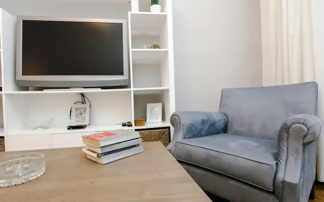 Charming 2 bdr apt next to Piraeus port