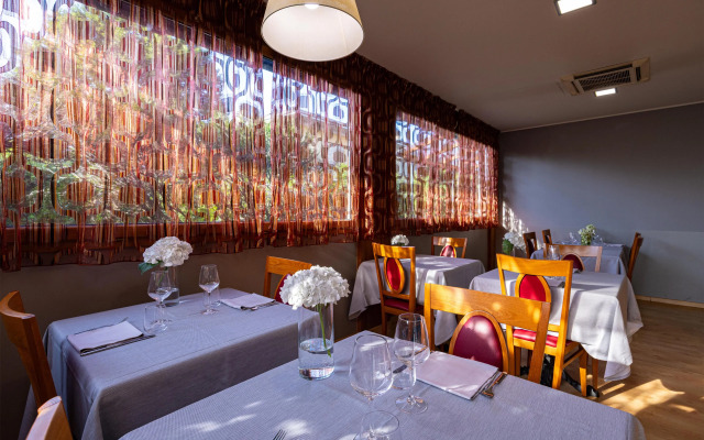 La Villa, Sure Hotel Collection by Best Western