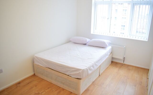 Spacious 3 Bedroom Shadwell Flat