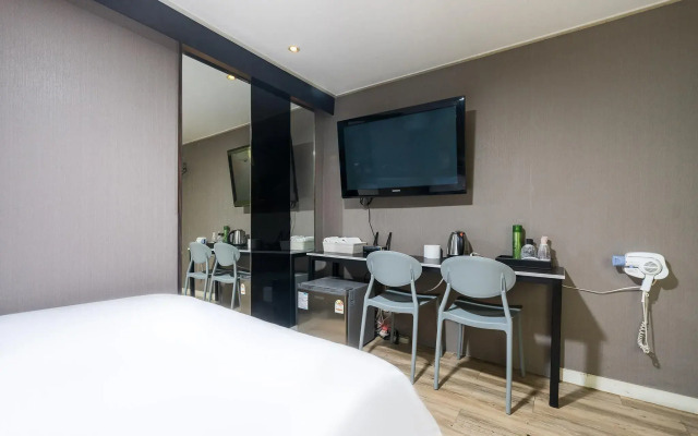 Suwon City Hall Station Dean