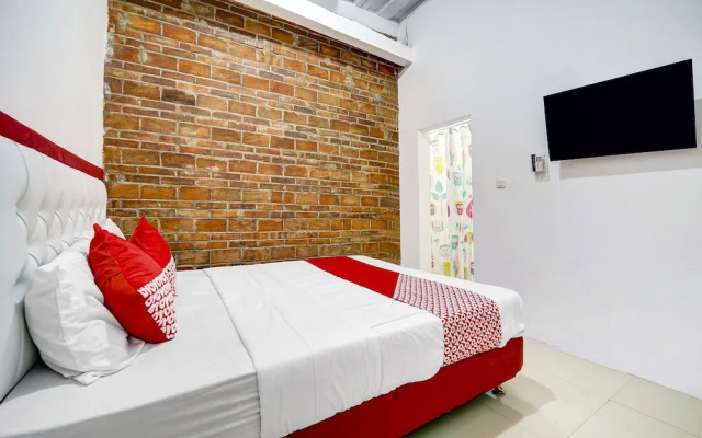 Super OYO 91173 Guesthouse King Puntodewo