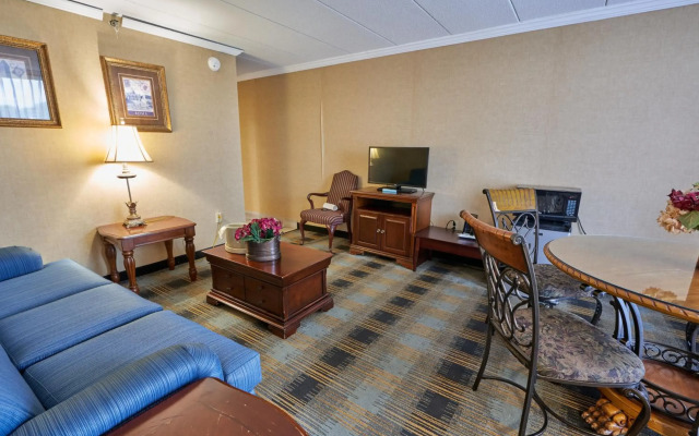 Riverview Inn & Suites