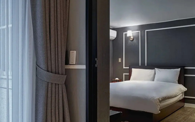 BUTLERLEE YEONNAM - Female Only