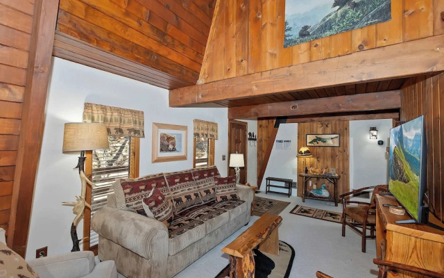 Yosemite Pines Cabin - Sleeps 8