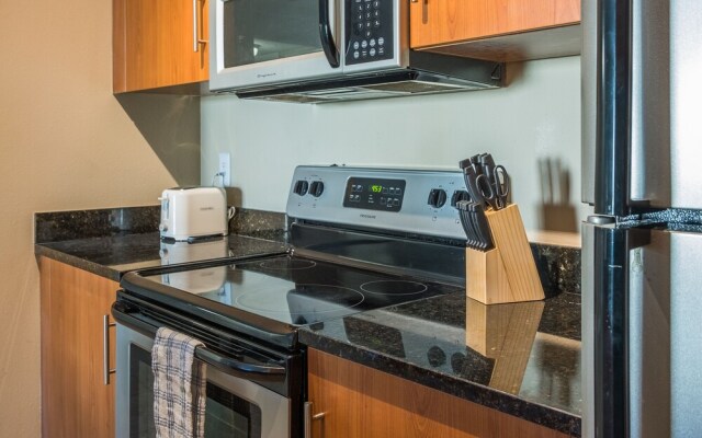 Sunny Apartments near Beach by Frontdesk