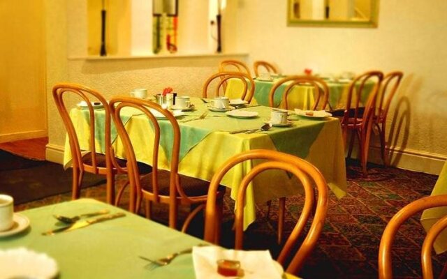 Garvey's Promenade Hotel