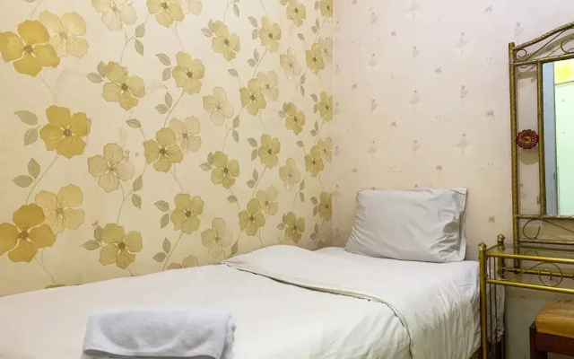 Comfort 2Br Apartment At Green Pramuka City