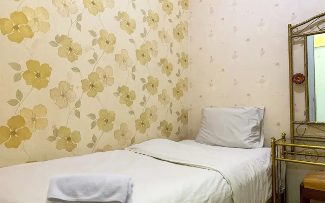 Comfort 2Br Apartment At Green Pramuka City
