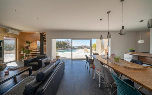 Villa Elani - Stylish And Modern 6B Seaview Villa