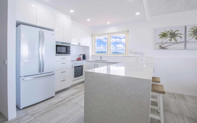 84 The Spit Holiday Apartments